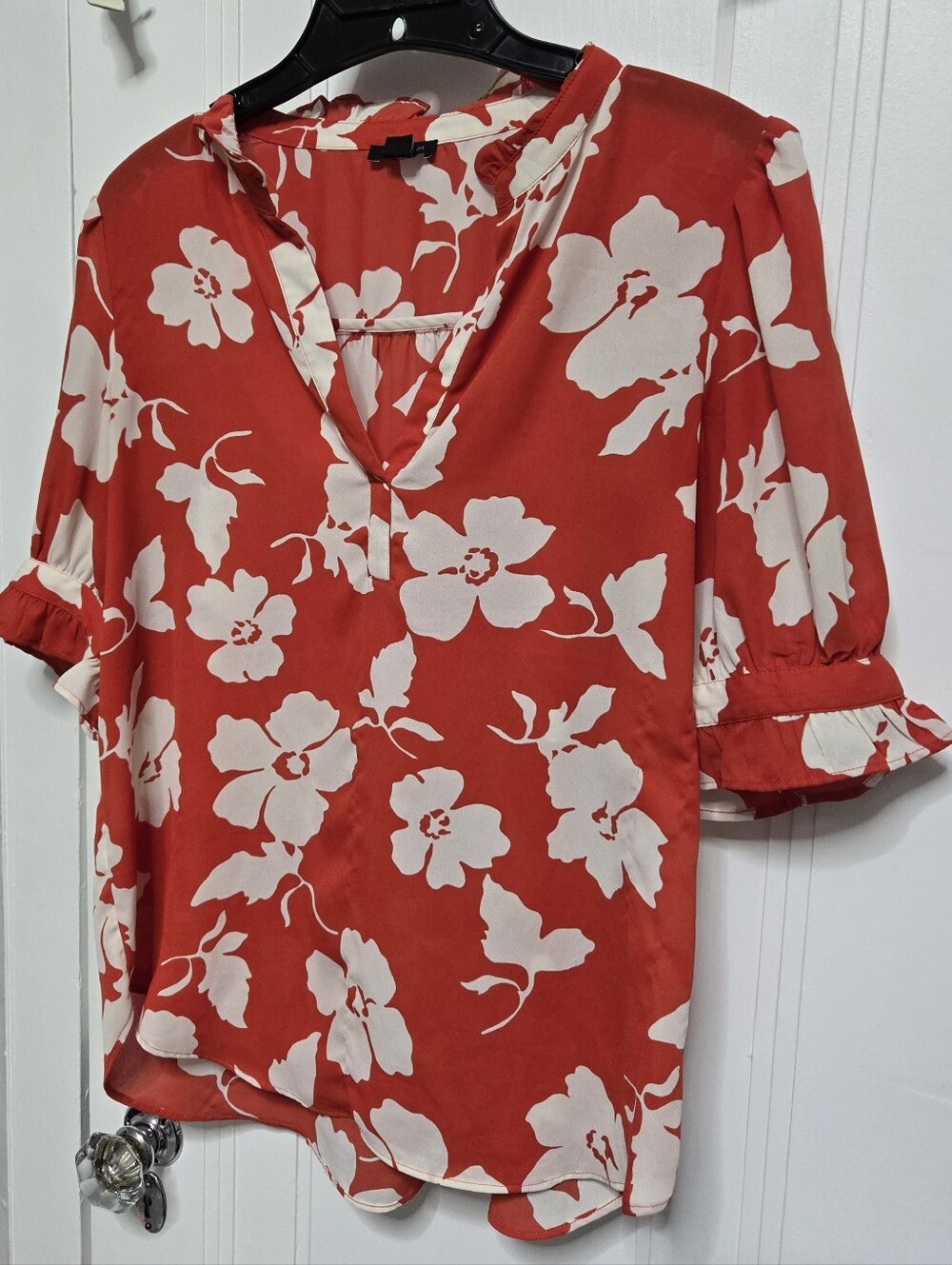 Ann Taylor Red and White Floral V-Neck Blouse